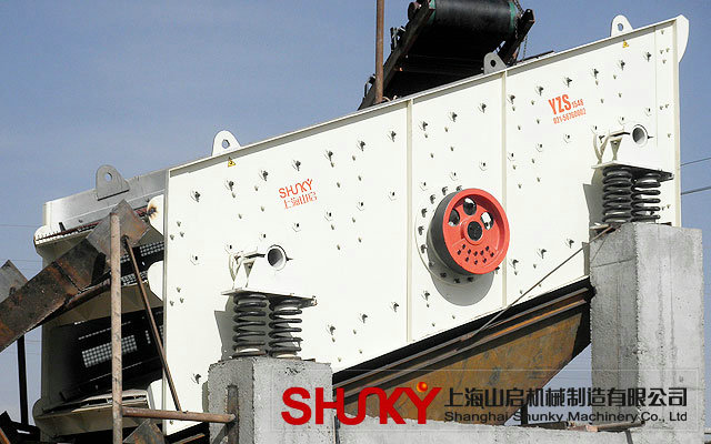 高校新型設(shè)備山啟機(jī)械振動(dòng)篩實(shí)現(xiàn)高效產(chǎn)品分級(jí)