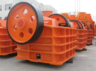 河南鑫鑫專業生產鄂式破碎機經久耐用價格合理產品圖片