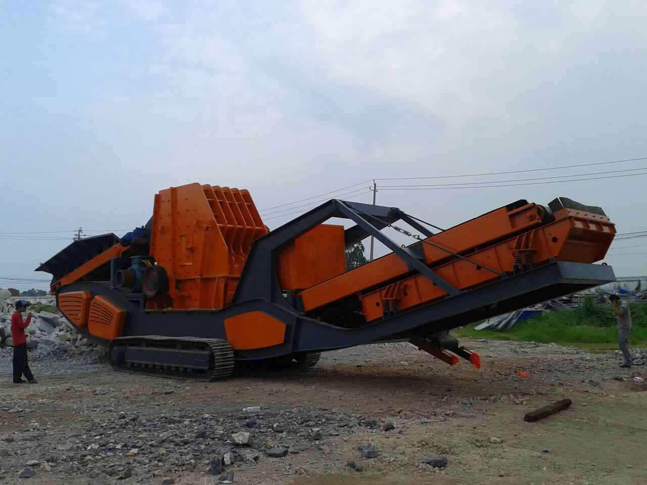 城市建筑垃圾處理設備--履帶式移動破碎站產品圖片