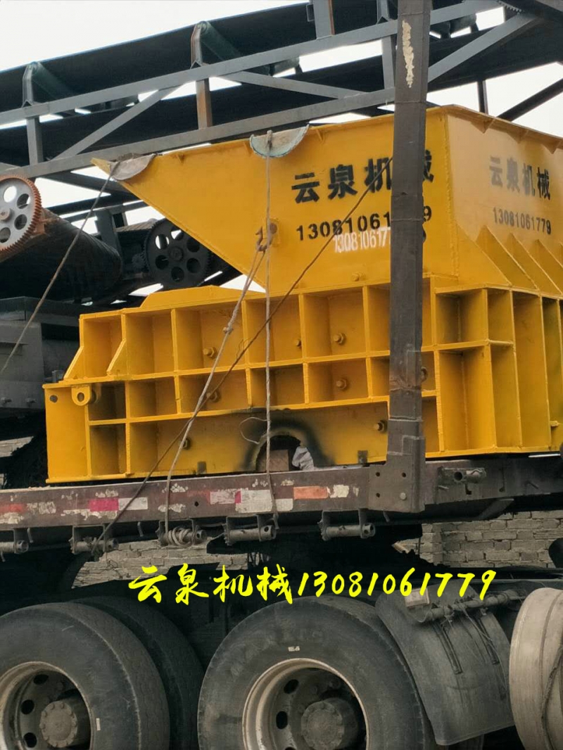 廢舊汽車(chē)破碎機(jī)