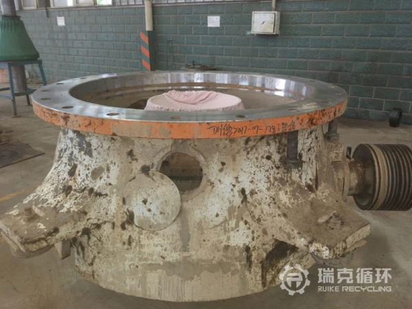 維修美卓GP300圓錐破碎機（頑石破）上下架體合口及