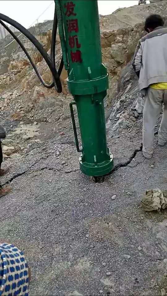 露天礦山開采液壓劈裂機