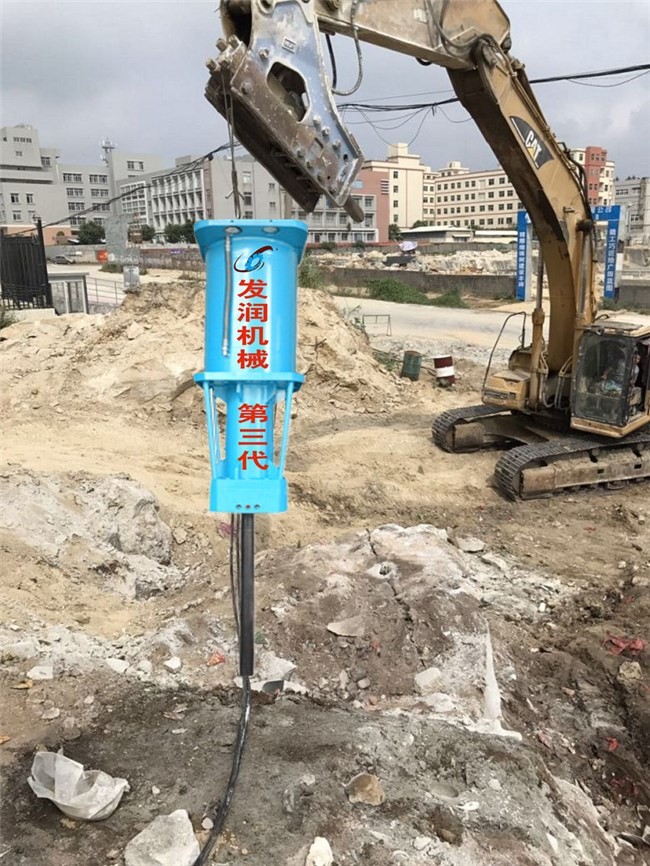  清遠(yuǎn)大型機(jī)載式液壓劈裂機(jī)產(chǎn)品圖片
