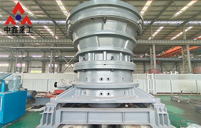 旋回破碎機