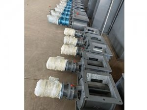 山東鄆城卸料器運(yùn)行平穩(wěn)，噪音低，故障少，壽命長(zhǎng)。