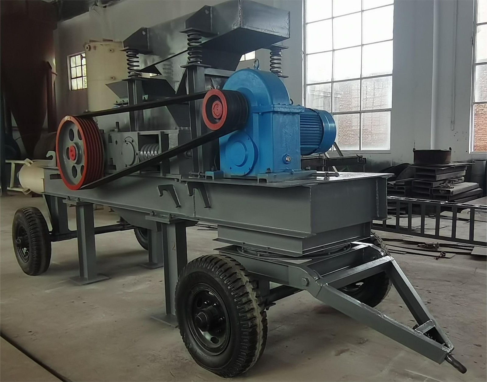 610×400移動對輥式破碎站   碳素破碎機產品圖片