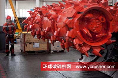 山特維克生產的大型煤礦設備&mdash;&mdash;掘錨機