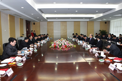 海螺國際會議中心403會議室，雙方進行熱烈交流