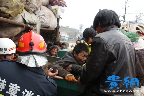 不慎跌入破碎機 廢品收購站內一男子左腳被嚴重粉碎