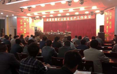 驚天液壓固定式液壓破碎機產(chǎn)品推介會在安徽開發(fā)礦業(yè)成功舉行