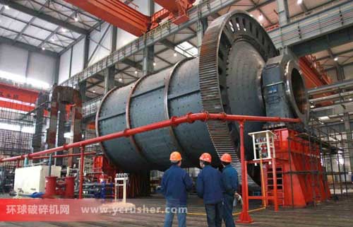 中信重工制造國(guó)內(nèi)最先進(jìn)的溢流型球磨機(jī)下線
