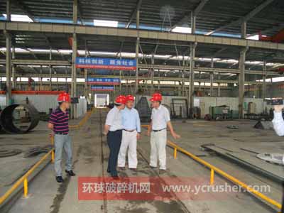 全球某碳酸鈣知名制造企業(yè)到磨粉機(jī)廠家桂林鴻程考察