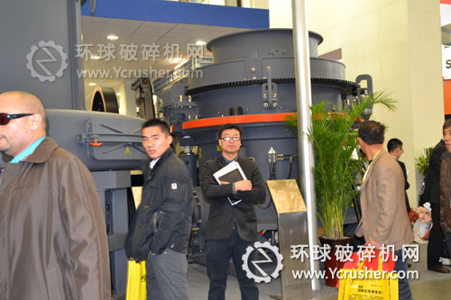 世邦機器展示的液壓圓錐破碎機設備