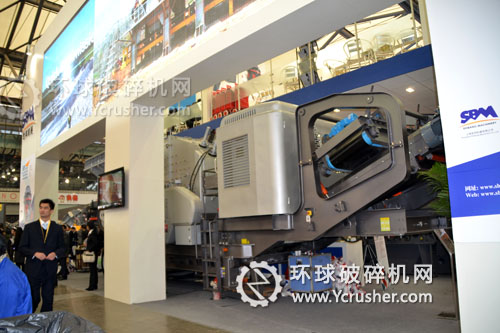 世邦機器展示的履帶式液壓移動破碎站設備