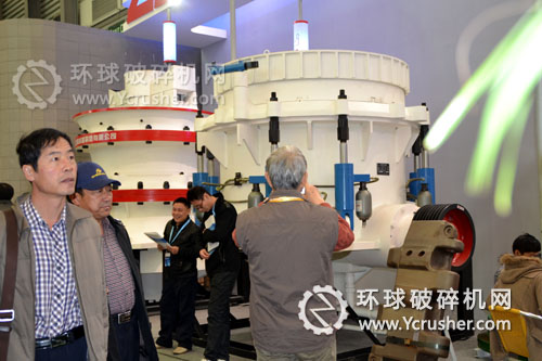 浙江武精2012上海寶馬展展示的破碎機(jī)設(shè)備