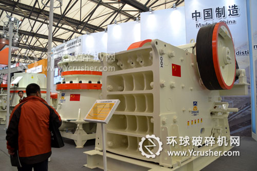 長虹路橋展示的ＣＪ顎式破碎機設備