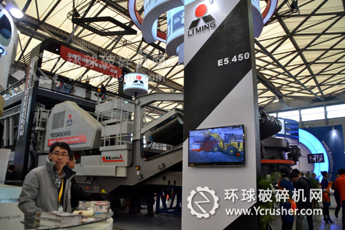 黎明重工展示的輪胎式移動破碎站設備