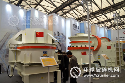 長虹路橋展示的ＣＨ-ＰＬ立軸式?jīng)_擊破碎機設備