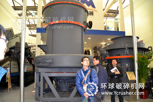 世邦機器展示的立式磨粉機設備