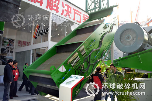 南昌礦機在2012寶馬展上展示的HFS系列液壓高頻篩設備