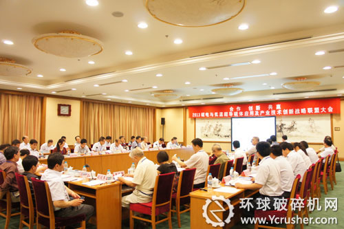 “磁電與低溫超導(dǎo)磁體應(yīng)用產(chǎn)業(yè)技術(shù)創(chuàng)新戰(zhàn)略聯(lián)盟”工作年會現(xiàn)場