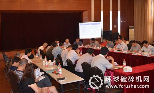 &ldquo;中國重型機(jī)械工業(yè)協(xié)會破碎粉磨設(shè)備專業(yè)委員會理事長擴(kuò)大會議&rdquo;現(xiàn)場
