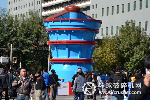 沈陽順達重型機械制造有限公司旋回式破碎機設備