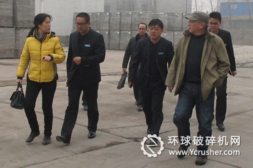 總農藝師靳蕾一行參觀公司廠區