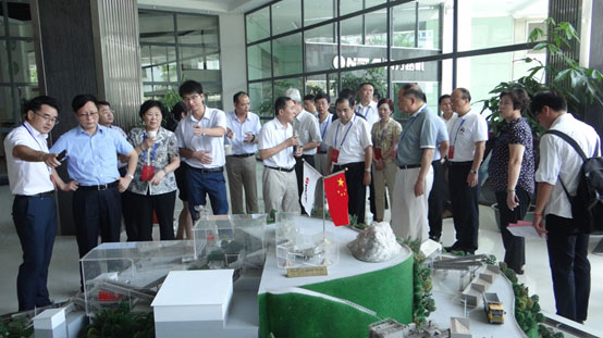 實施創新驅動加快產業升級 福建全國人大代表蒞臨南方路機調研