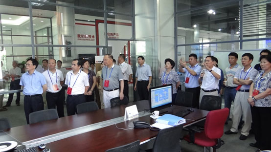 實施創新驅動加快產業升級 福建全國人大代表蒞臨南方路機調研