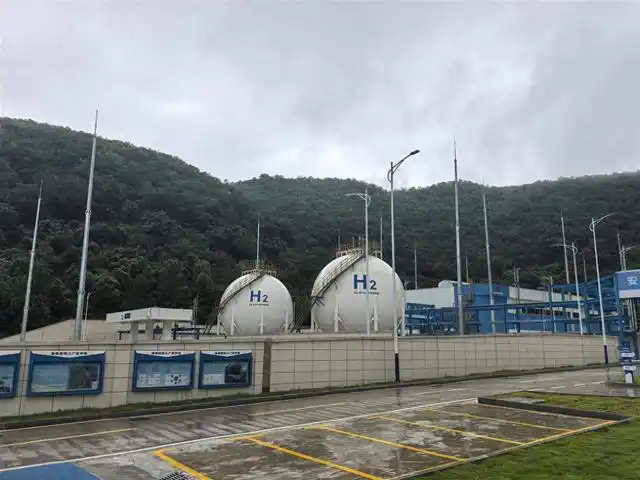 姜橋制氫工廠，主體建筑包括制氫車間、氫氣球罐、壓縮機車間等